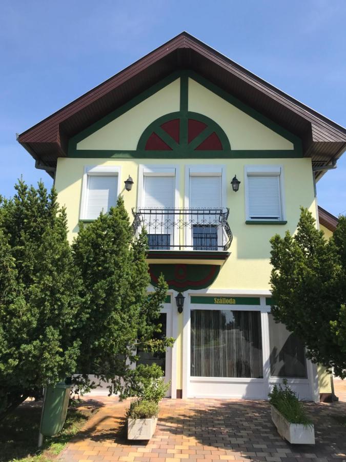 Kőrös Hotel Kiskoros Kültér fotó