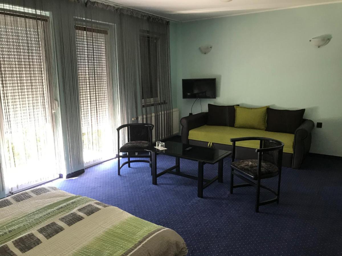 Kőrös Hotel Kiskoros Kültér fotó
