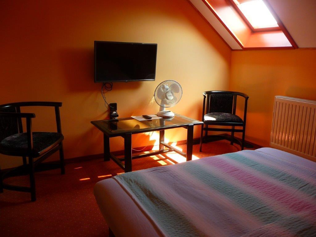 Kőrös Hotel Kiskoros Kültér fotó