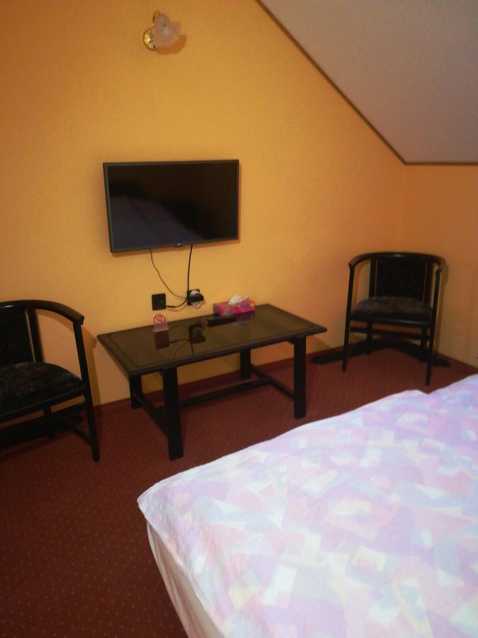 Kőrös Hotel Kiskoros Kültér fotó
